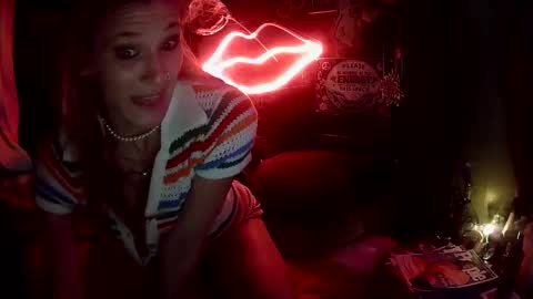 Snapshot of sexxileeah42o chatting on 11.10.25 Leeah CloudZzz online show from 11.10.25