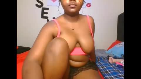 Snapshot of sexxy_bhaddie chatting on 03.07.25 kisses online show from 03.07.25