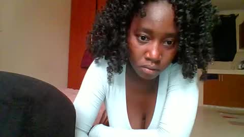 Snapshot of sexxy_thick_ebony chatting on 09.13.25 Sweet doll  online show from 09.13.25