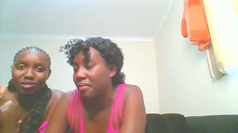 Snapshot of sexxy_thick_ebony chatting on 09.28.25 Sweet doll  online show from 09.28.25