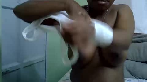 Snapshot of sexxybuttie chatting on 11.04.25 African Queen online show from 11.04.25