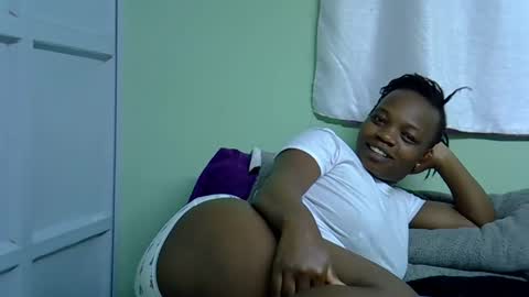 Snapshot of sexxybuttie chatting on 11.24.25 African Queen online show from 11.24.25