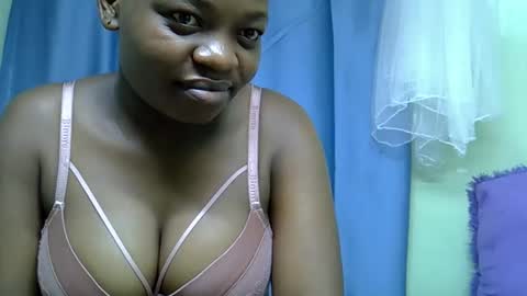 Snapshot of sexxybuttie chatting on 05.17.26 African Queen online show from 05.17.26