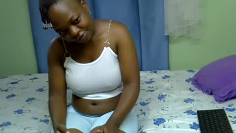 Snapshot of sexxybuttie chatting on 06.15.26 African Queen online show from 06.15.26