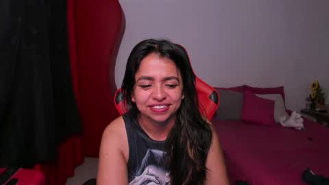 Snapshot of sexxyhot23 chatting on 04.15.26 LINDA online show from 04.15.26