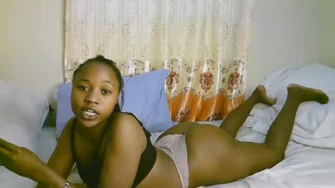 Snapshot of sexy_ariana_2 chatting on 02.25.25 Ariana online show from 02.25.25