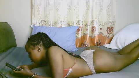 Snapshot of sexy_ariana_2 chatting on 02.28.25 Ariana online show from 02.28.25