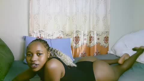 Snapshot of sexy_ariana_2 chatting on 03.05.25 Ariana online show from 03.05.25