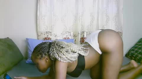 Snapshot of sexy_ariana_2 chatting on 03.06.25 Ariana online show from 03.06.25