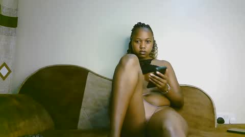 Snapshot of sexy_ariana_2 chatting on 03.08.25 Ariana online show from 03.08.25