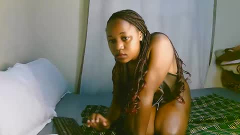 Snapshot of sexy_ariana_2 chatting on 10.27.25 Ariana online show from 10.27.25