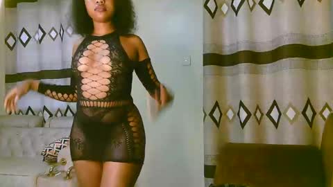 Snapshot of sexy_ariana_2 chatting on 11.15.25 Ariana online show from 11.15.25