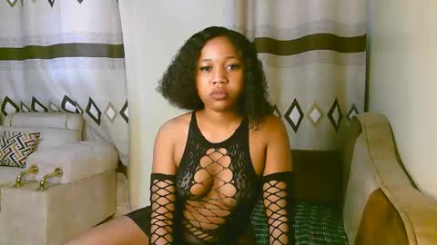 Snapshot of sexy_ariana_2 chatting on 11.20.25 Ariana online show from 11.20.25