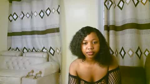 Snapshot of sexy_ariana_2 chatting on 11.21.25 Ariana online show from 11.21.25