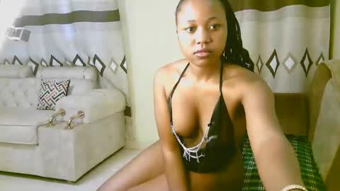 Snapshot of sexy_ariana_2 chatting on 12.02.25 Ariana online show from 12.02.25