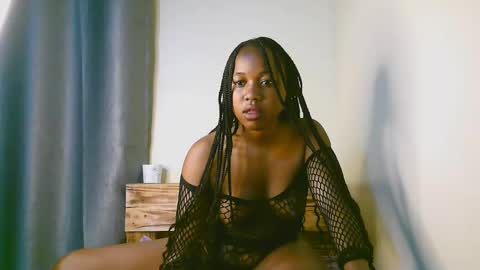 Snapshot of sexy_ariana_2 chatting on 12.13.25 Ariana online show from 12.13.25