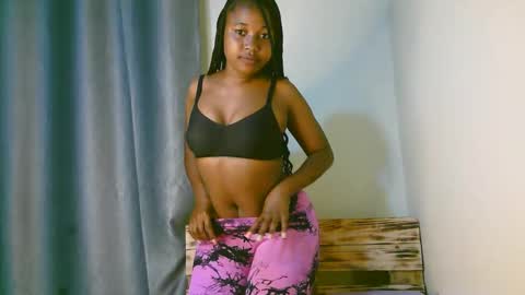 Snapshot of sexy_ariana_2 chatting on 12.14.25 Ariana online show from 12.14.25