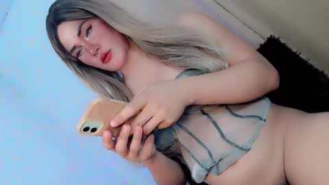 Snapshot of sexy_blaire chatting on 09.22.25 Haley Blaire online show from 09.22.25