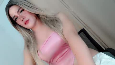 Snapshot of sexy_blaire chatting on 09.26.25 Haley Blaire online show from 09.26.25