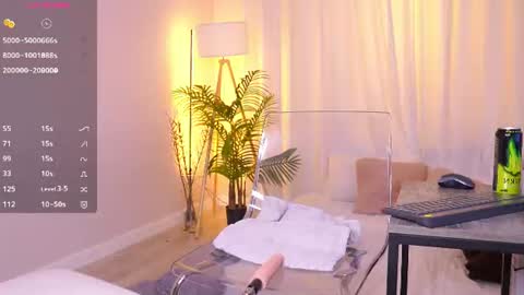 Snapshot of sexy_blonde_doll chatting on 06.18.26 Lina online show from 06.18.26