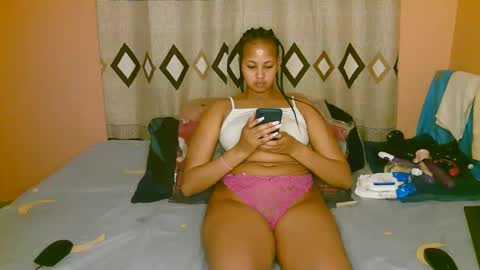 Snapshot of sexy_bluegirl chatting on 09.15.25 sexy_bluegirl online show from 09.15.25