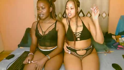 Snapshot of sexy_bluegirl chatting on 09.17.25 sexy_bluegirl online show from 09.17.25