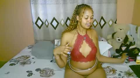 Snapshot of sexy_bluegirl chatting on 10.15.25 sexy_bluegirl online show from 10.15.25