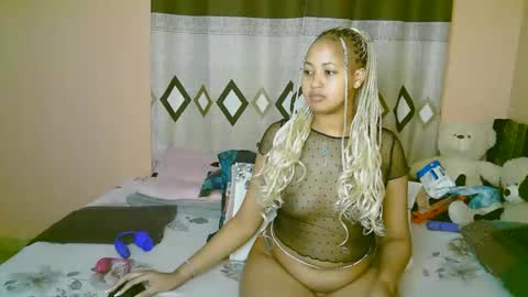 Snapshot of sexy_bluegirl chatting on 11.13.25 sexy_bluegirl online show from 11.13.25