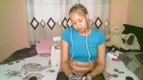 Snapshot of sexy_bluegirl chatting on 11.14.25 sexy_bluegirl online show from 11.14.25