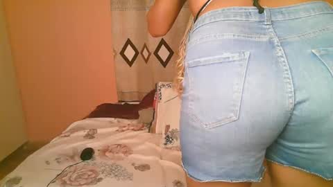 Snapshot of sexy_bluegirl chatting on 11.17.25 sexy_bluegirl online show from 11.17.25