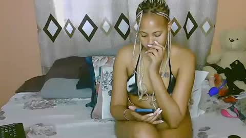 Snapshot of sexy_bluegirl chatting on 11.26.25 sexy_bluegirl online show from 11.26.25