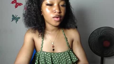 Snapshot of sexy_bluey247 chatting on 12.16.25 sexy_bluey247 online show from 12.16.25