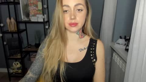 Snapshot of sexy_coralie chatting on 12.01.24 C o r a l i e online show from 12.01.24