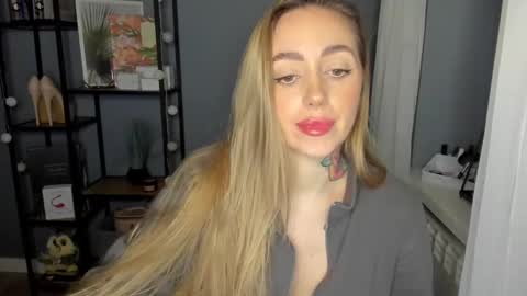 Snapshot of sexy_coralie chatting on 12.07.24 C o r a l i e online show from 12.07.24