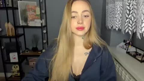 Snapshot of sexy_coralie chatting on 12.10.24 C o r a l i e online show from 12.10.24