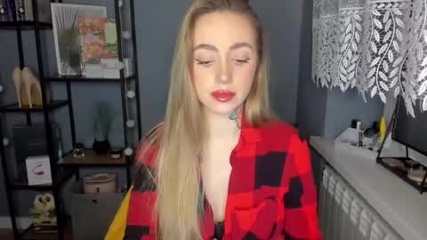 Snapshot of sexy_coralie chatting on 12.11.24 C o r a l i e online show from 12.11.24