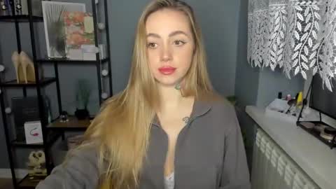 Snapshot of sexy_coralie chatting on 12.12.24 C o r a l i e online show from 12.12.24