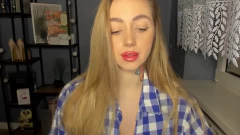 Snapshot of sexy_coralie chatting on 12.16.24 C o r a l i e online show from 12.16.24