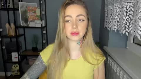 Snapshot of sexy_coralie chatting on 12.17.24 C o r a l i e online show from 12.17.24