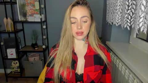 Snapshot of sexy_coralie chatting on 01.04.25 C o r a l i e online show from 01.04.25