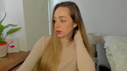 Snapshot of sexy_coralie chatting on 01.17.25 C o r a l i e online show from 01.17.25