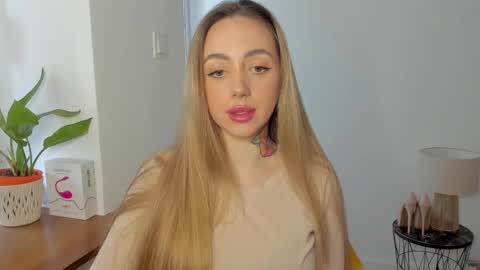 Snapshot of sexy_coralie chatting on 01.22.25 C o r a l i e online show from 01.22.25