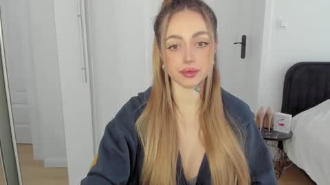 Snapshot of sexy_coralie chatting on 01.30.25 C o r a l i e online show from 01.30.25