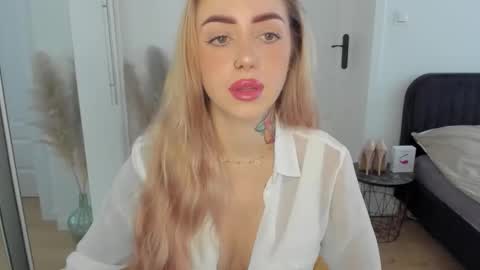 Snapshot of sexy_coralie chatting on 09.12.25 C o r a l i e online show from 09.12.25