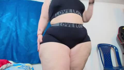 Snapshot of sexy_curvi chatting on 06.18.26 karla instagram online show from 06.18.26