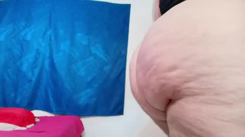 Snapshot of sexy_curvi chatting on 06.27.26 karla instagram online show from 06.27.26