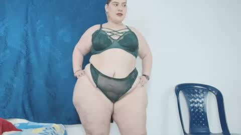 Snapshot of sexy_curvi chatting on 07.23.26 karla instagram online show from 07.23.26