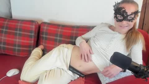 Snapshot of sexy_marlen chatting on 01.16.25 Marlen online show from 01.16.25