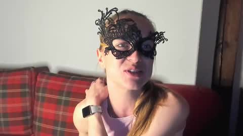 Snapshot of sexy_marlen chatting on 02.23.25 Marlen online show from 02.23.25