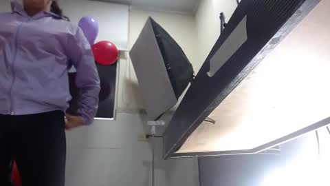 Snapshot of sexy_mature_hot01 chatting on 10.09.25 MARIPOSA online show from 10.09.25